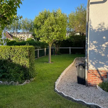 Maison Individuel A A Deux Minutes A Pied De La Gare De Dauville Holiday home *