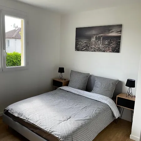 Maison Individuel A A Deux Minutes A Pied De La Gare De Dauville Holiday home Deauville